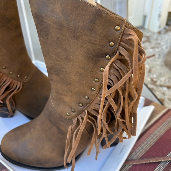 New Brown Fringe Boots - Picture 2 of 8